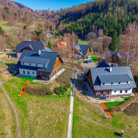 Dağ evi Bret V Krkonosich- Prostorna Se 3 Apartmany, Se Saunou Nebo Virivkou Žacléř
