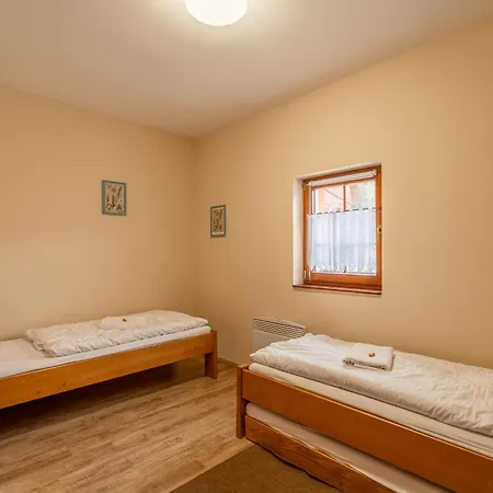 Chalet Bret V Krkonosich- Prostorna Se 3 Apartmany, Se Saunou Nebo Virivkou Žacléř